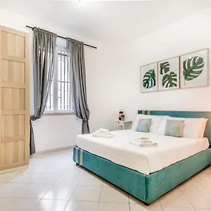 Petite Maison 19 , Roma Italia