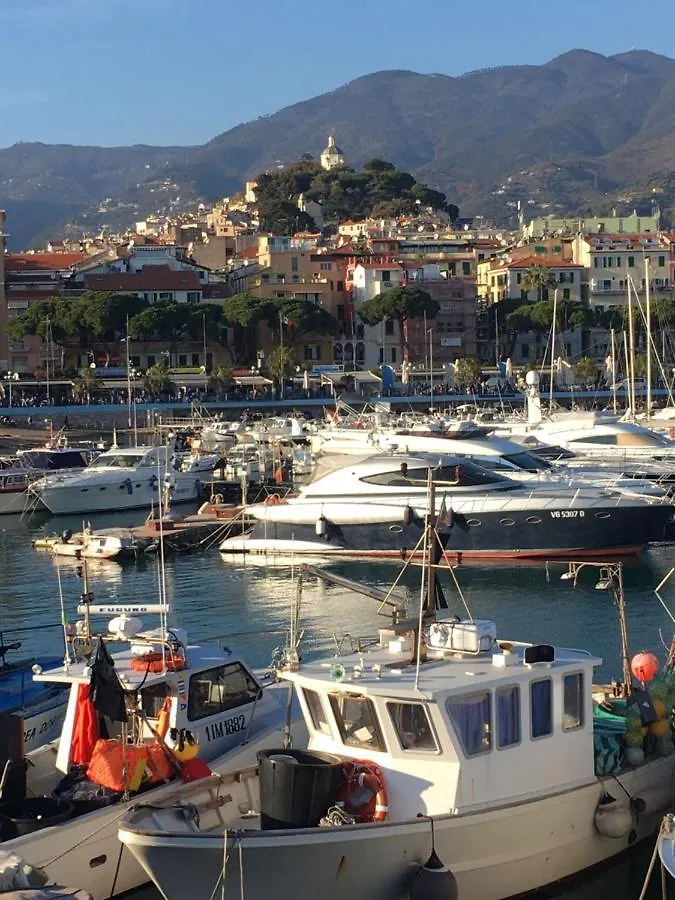 Lägenhet Appartamento Ai Piedi Della Pigna Sanremo Italien